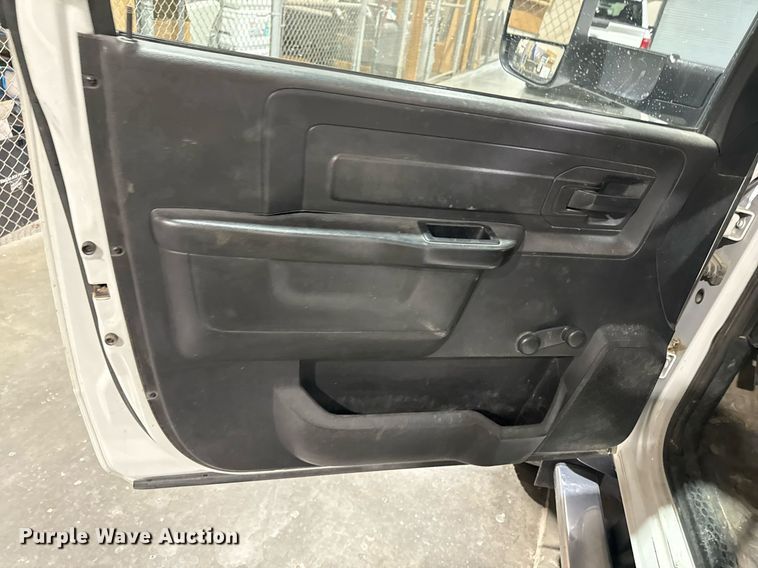 image for item DQ6690 2015 Dodge Ram 5500 bucket truck