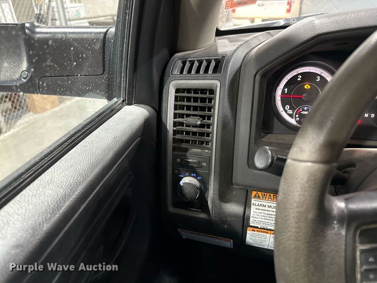 image for item DQ6690 2015 Dodge Ram 5500 bucket truck