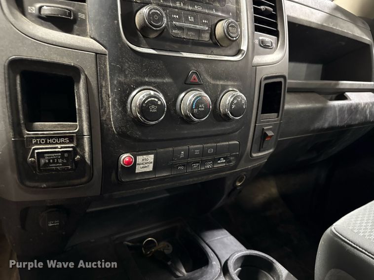 image for item DQ6690 2015 Dodge Ram 5500 bucket truck