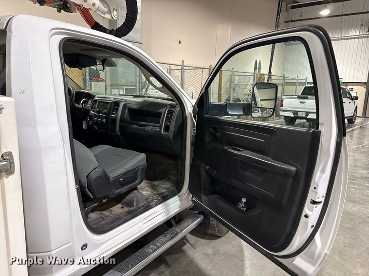 image for item DQ6690 2015 Dodge Ram 5500 bucket truck