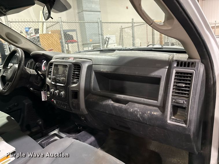 image for item DQ6690 2015 Dodge Ram 5500 bucket truck