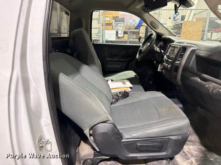 image for item DQ6690 2015 Dodge Ram 5500 bucket truck