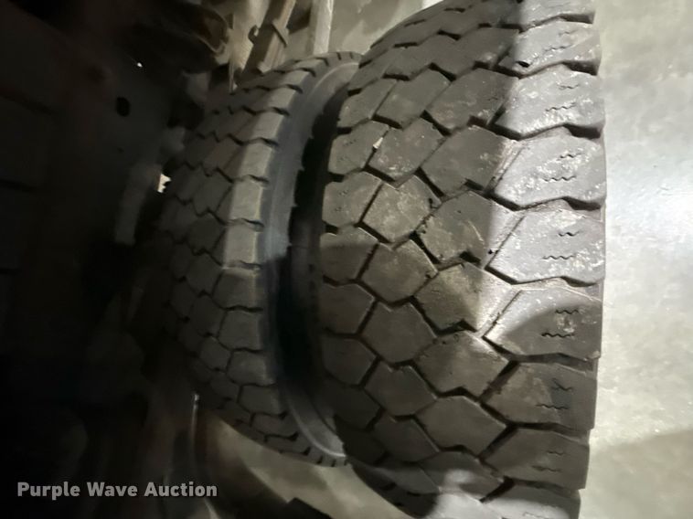 image for item DQ6690 2015 Dodge Ram 5500 bucket truck