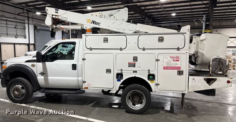 image for item DQ6691 2012 Ford F550 Super Duty bucket truck