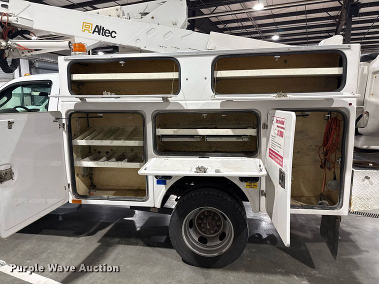 image for item DQ6691 2012 Ford F550 Super Duty bucket truck