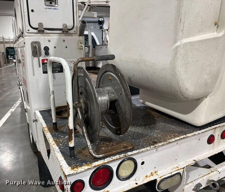 image for item DQ6691 2012 Ford F550 Super Duty bucket truck