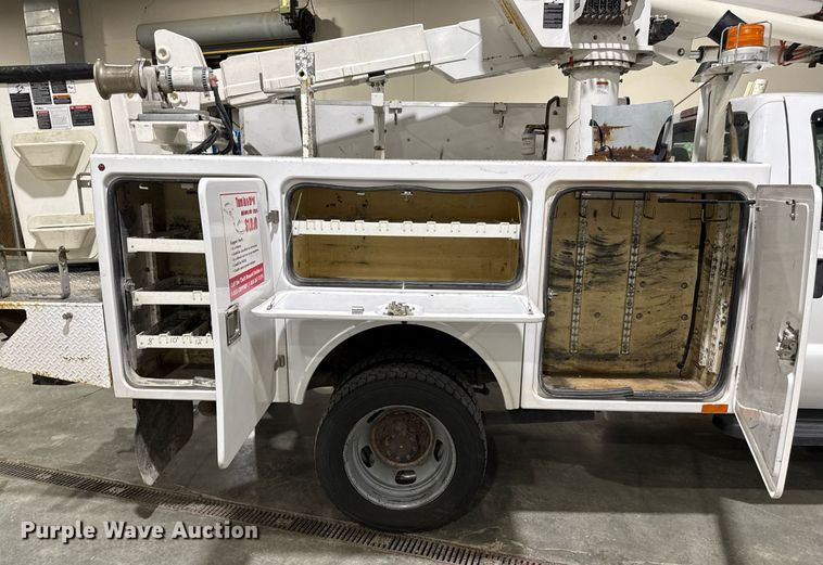 image for item DQ6691 2012 Ford F550 Super Duty bucket truck