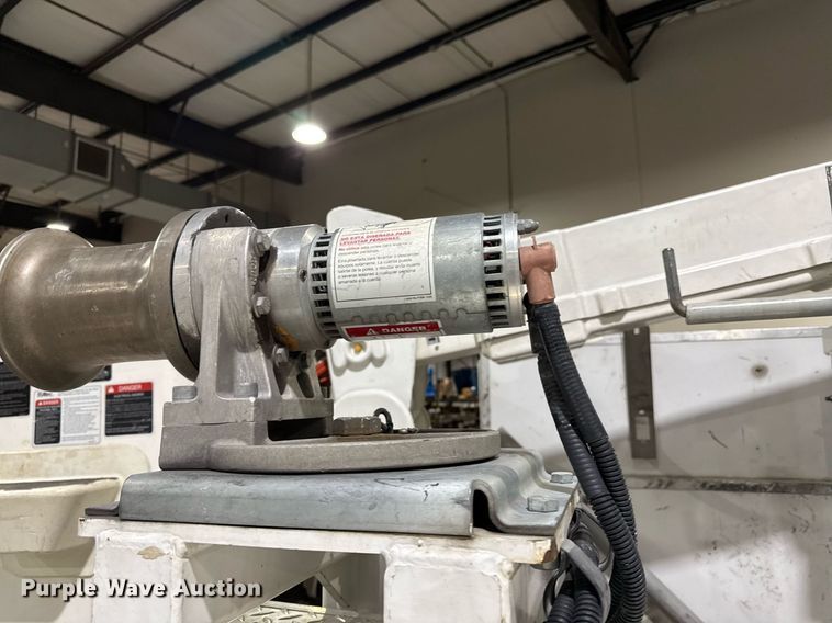 image for item DQ6691 2012 Ford F550 Super Duty bucket truck