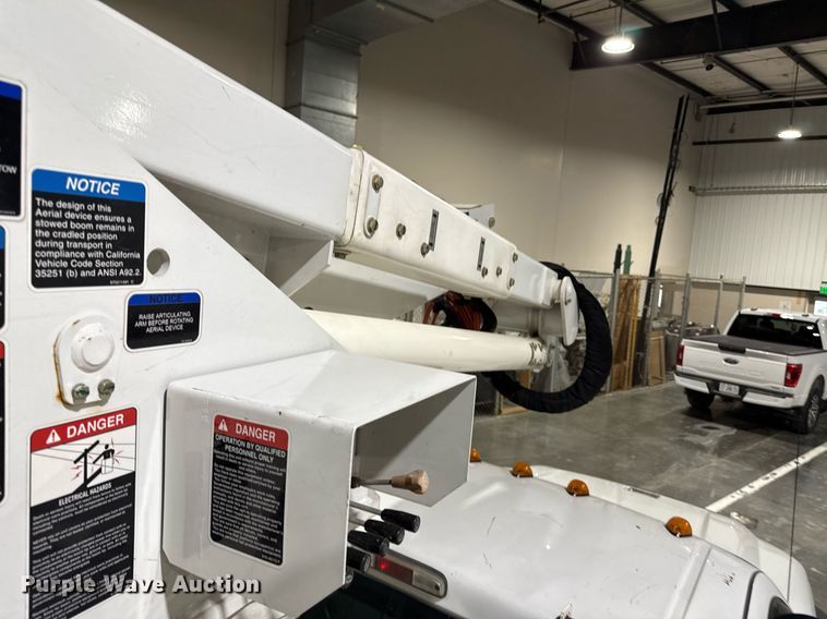 image for item DQ6691 2012 Ford F550 Super Duty bucket truck