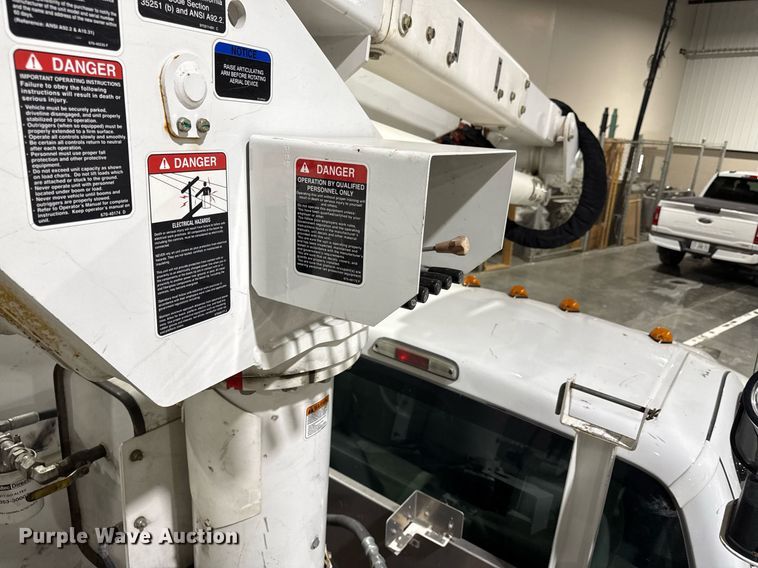 image for item DQ6691 2012 Ford F550 Super Duty bucket truck