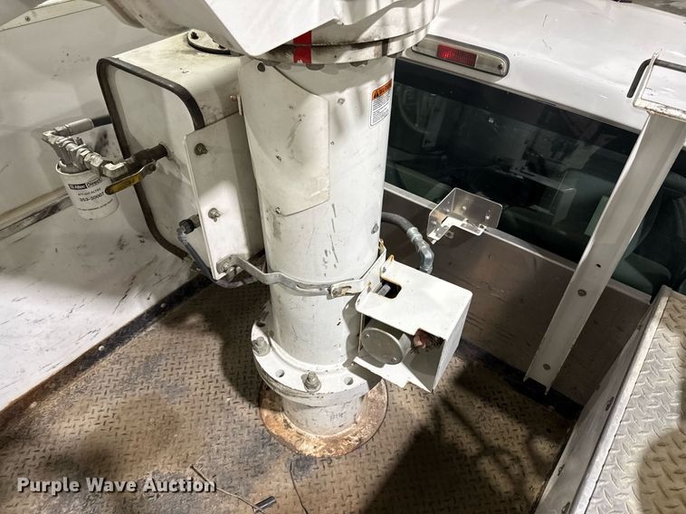 image for item DQ6691 2012 Ford F550 Super Duty bucket truck