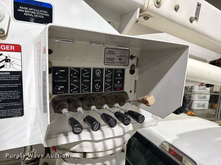 image for item DQ6691 2012 Ford F550 Super Duty bucket truck