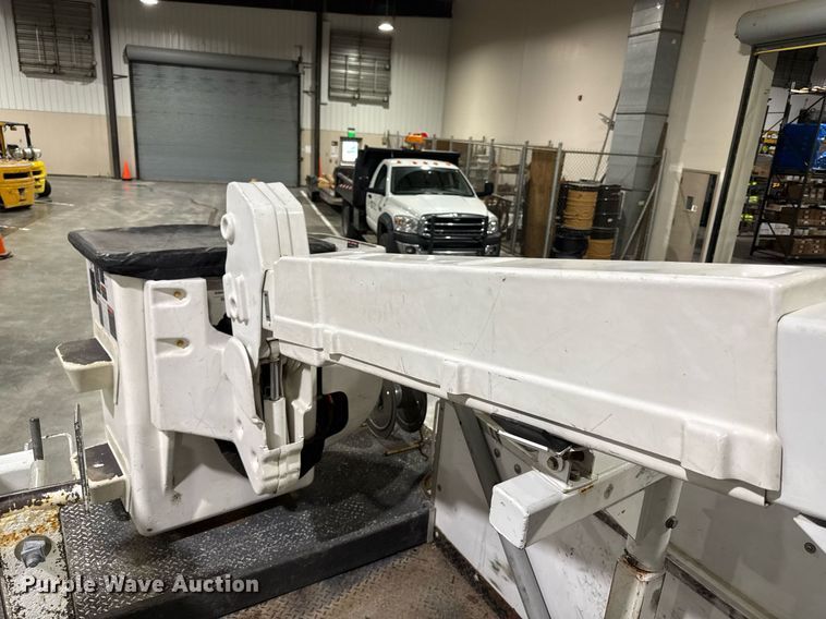 image for item DQ6691 2012 Ford F550 Super Duty bucket truck