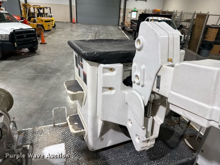 image for item DQ6691 2012 Ford F550 Super Duty bucket truck