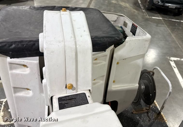 image for item DQ6691 2012 Ford F550 Super Duty bucket truck