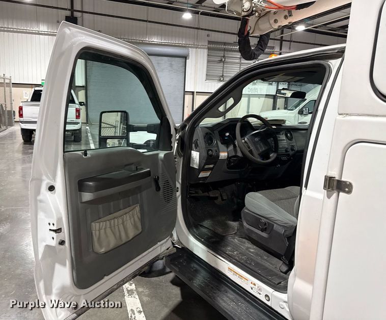image for item DQ6691 2012 Ford F550 Super Duty bucket truck