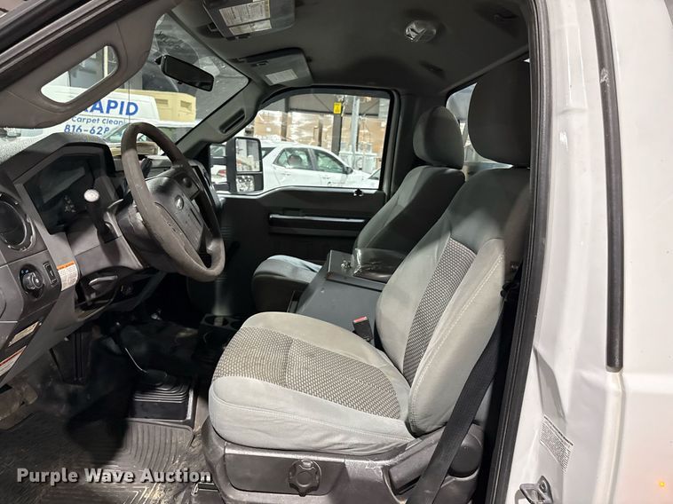 image for item DQ6691 2012 Ford F550 Super Duty bucket truck