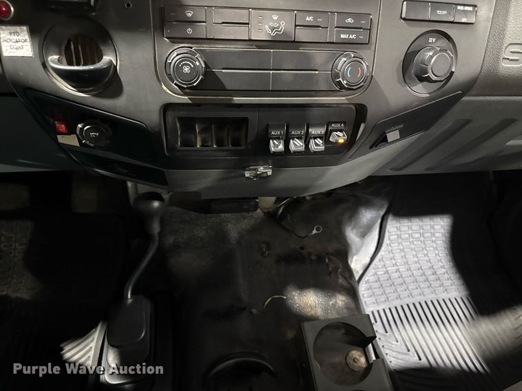 image for item DQ6691 2012 Ford F550 Super Duty bucket truck