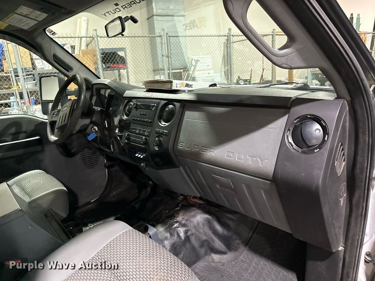 image for item DQ6691 2012 Ford F550 Super Duty bucket truck