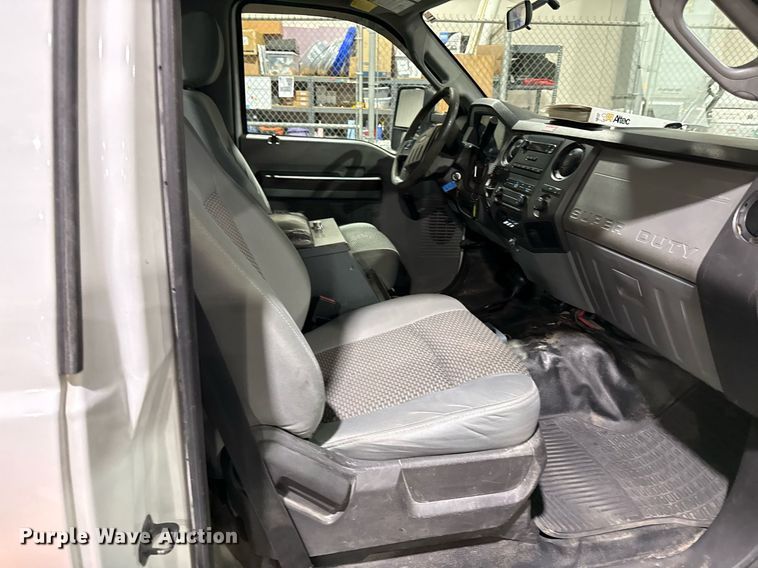 image for item DQ6691 2012 Ford F550 Super Duty bucket truck