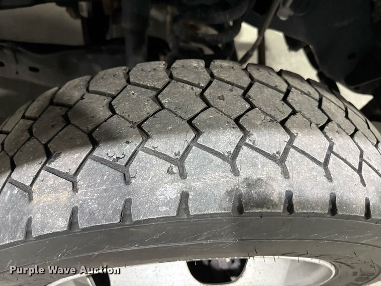 image for item DQ6691 2012 Ford F550 Super Duty bucket truck