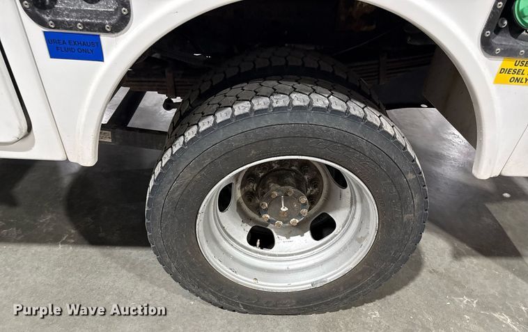 image for item DQ6691 2012 Ford F550 Super Duty bucket truck