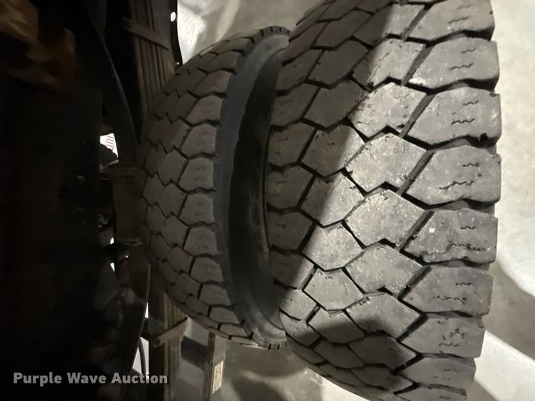 image for item DQ6691 2012 Ford F550 Super Duty bucket truck