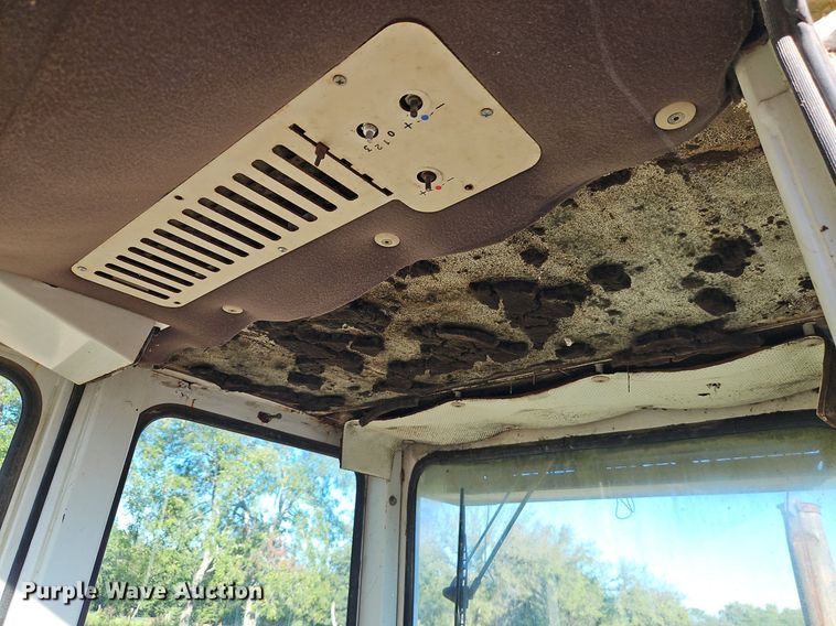 image for item DR8755 1995 Liebherr LR631C track loader