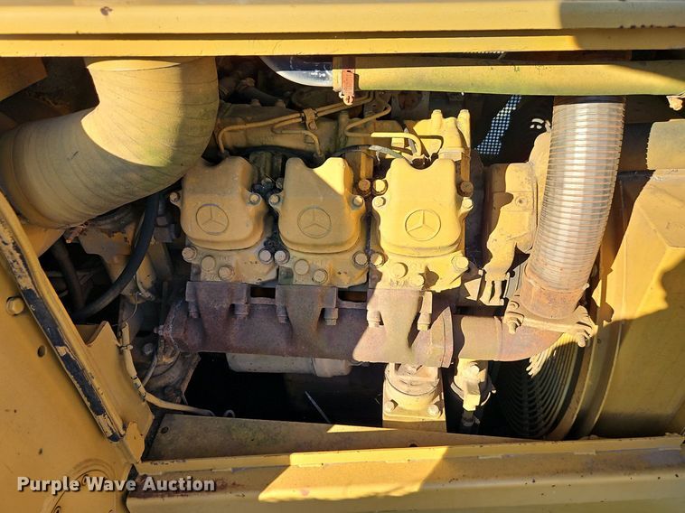 image for item DR8755 1995 Liebherr LR631C track loader