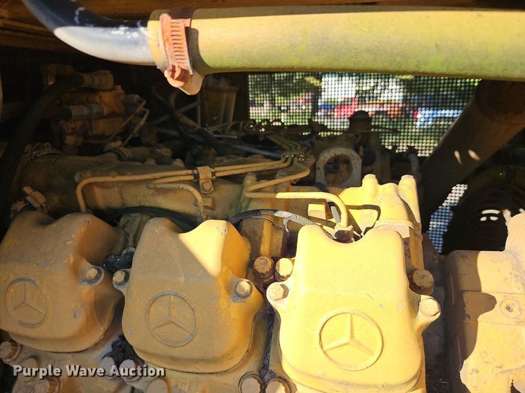 image for item DR8755 1995 Liebherr LR631C track loader