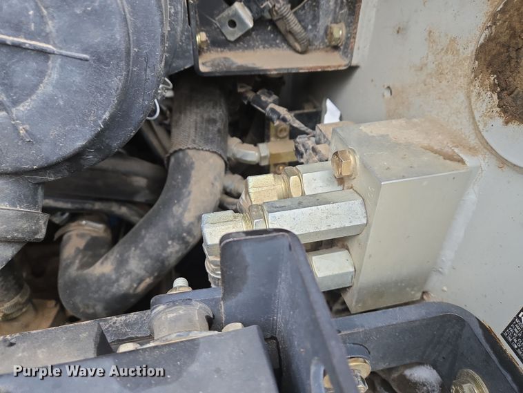 image for item DS5298 2017 Takeuchi TL10V2 tracked skid steer loader