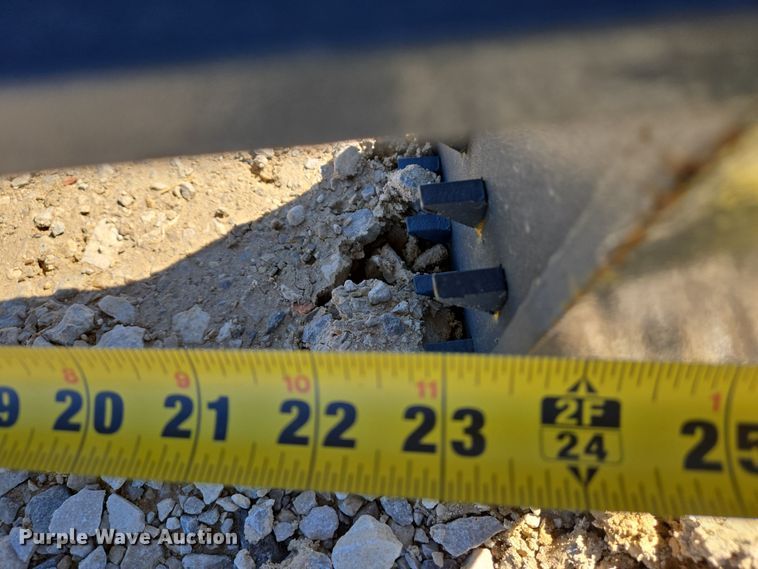 image for item DS5309 Handy HLS35 skid steer log splitter