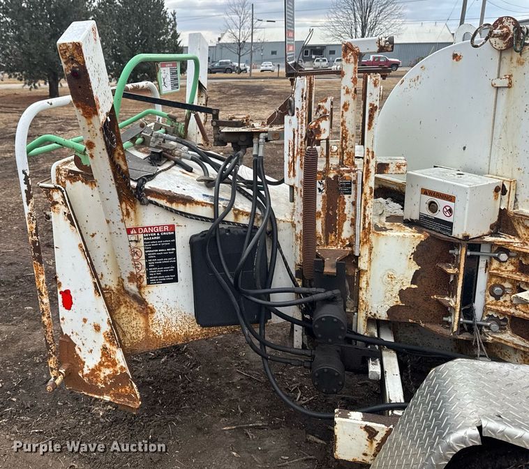 image for item DT0623 2008 Altec DC-1217 wood chipper