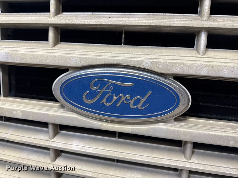 image for item DT0663 1991 Ford F700 winch truck