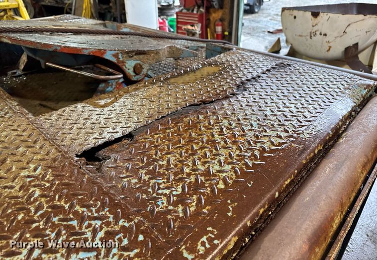 image for item DT0663 1991 Ford F700 winch truck