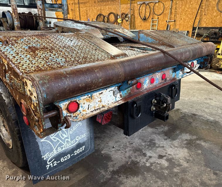 image for item DT0663 1991 Ford F700 winch truck