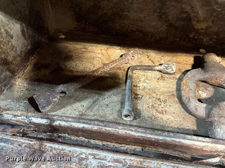 image for item DT0663 1991 Ford F700 winch truck