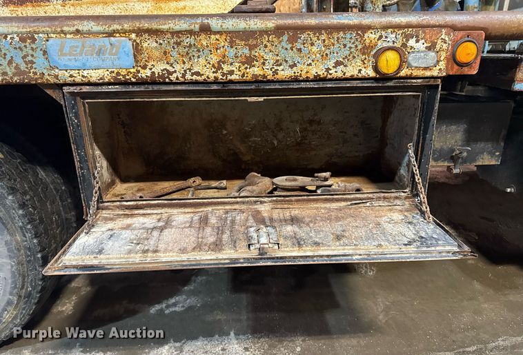 image for item DT0663 1991 Ford F700 winch truck