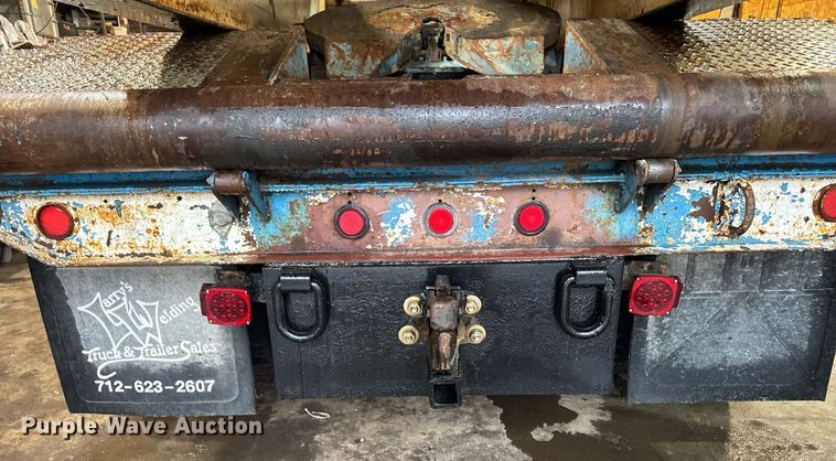 image for item DT0663 1991 Ford F700 winch truck