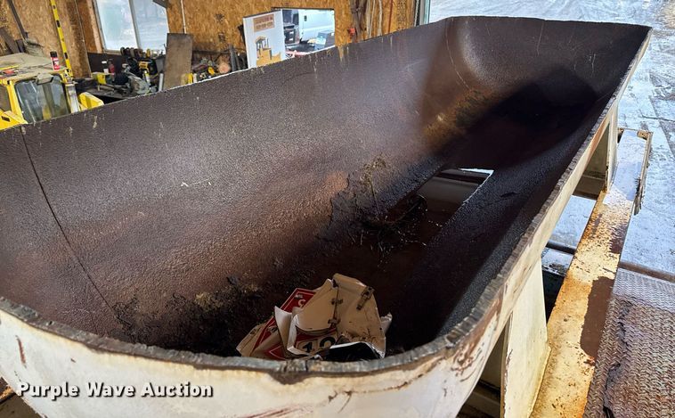 image for item DT0663 1991 Ford F700 winch truck