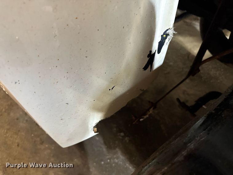 image for item DT0663 1991 Ford F700 winch truck