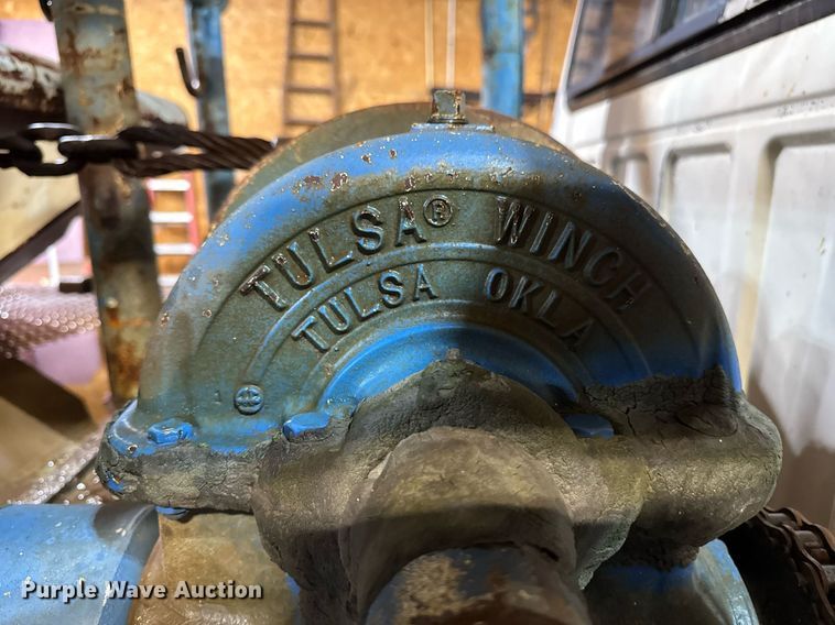 image for item DT0663 1991 Ford F700 winch truck