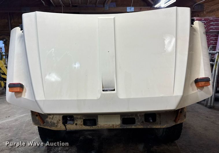 image for item DT0663 1991 Ford F700 winch truck