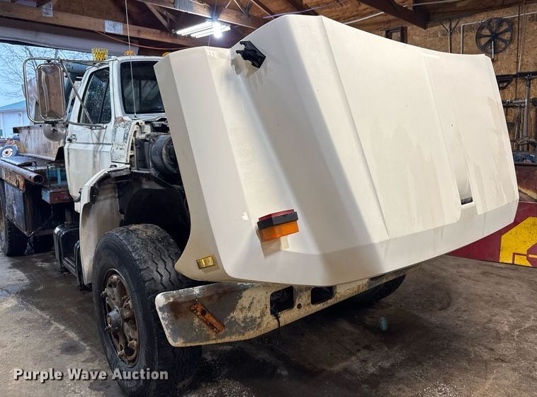 image for item DT0663 1991 Ford F700 winch truck