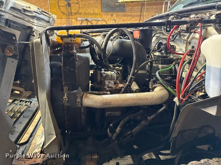 image for item DT0663 1991 Ford F700 winch truck