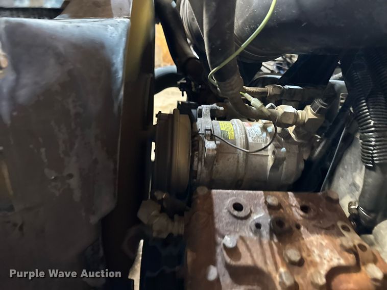 image for item DT0663 1991 Ford F700 winch truck