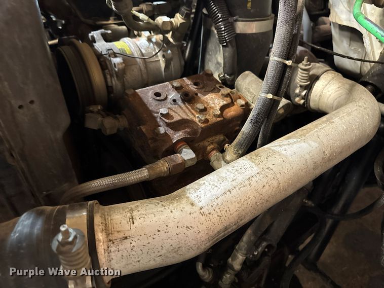 image for item DT0663 1991 Ford F700 winch truck