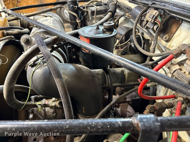 image for item DT0663 1991 Ford F700 winch truck