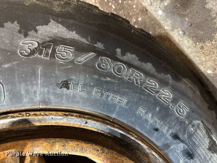 image for item DT0663 1991 Ford F700 winch truck