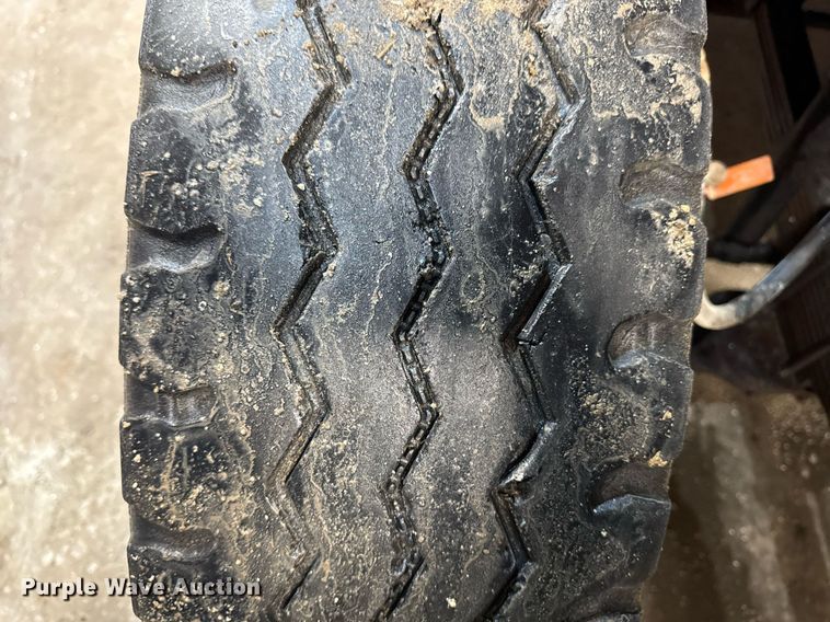 image for item DT0663 1991 Ford F700 winch truck